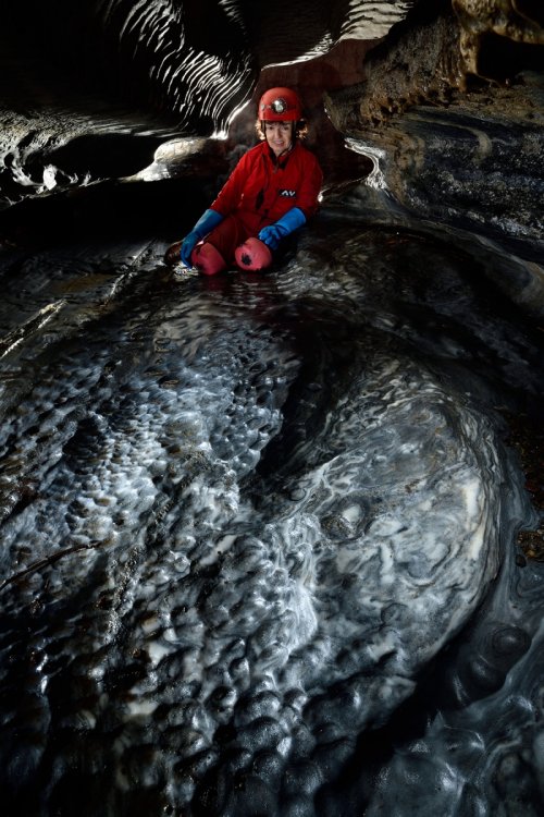 Eldon French Cave (Vermont, USA) - Passage bas avec marbres polis au sol (SP-19-1783)
